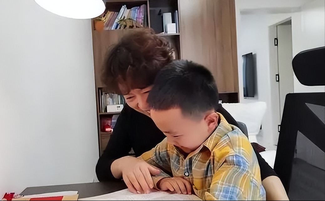 但是王恒屹对这些玩具通通不感兴趣,这让王恒屹的父母也很是苦恼.