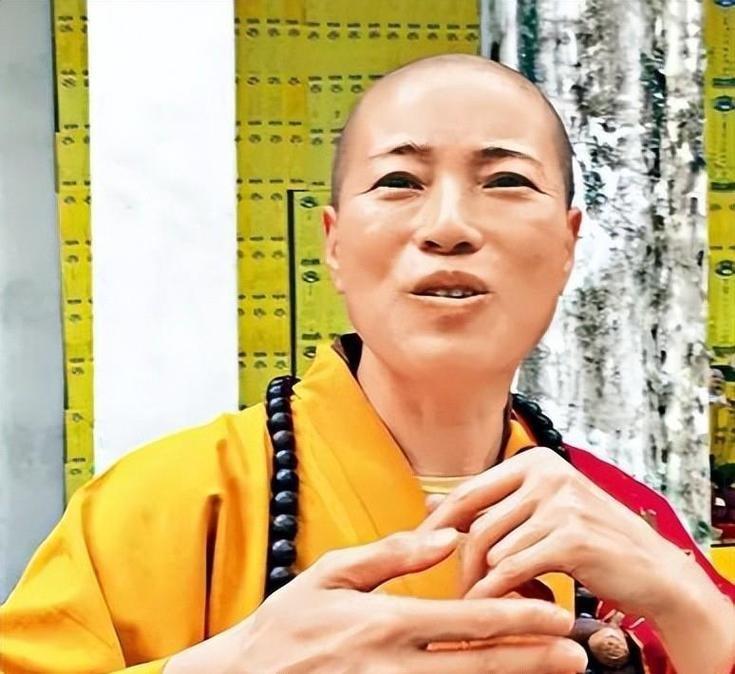 回顾尼姑释智定与两个和尚结婚住4000万别墅把寺庙当摇钱树