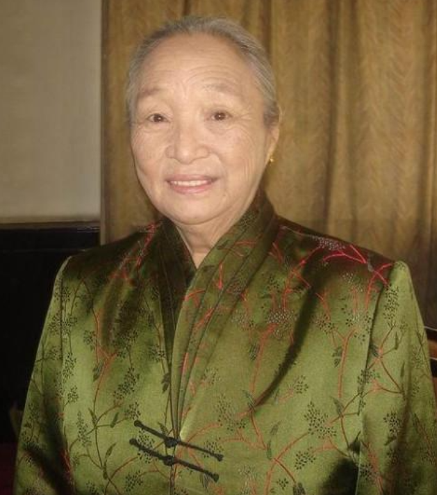 她是国家一级演员因病去世千人含泪送别23岁孙子更是国人骄傲