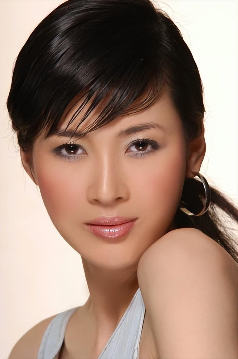 亮剑女神童蕾她32岁嫁温州首富丈夫入狱留她14亿债务