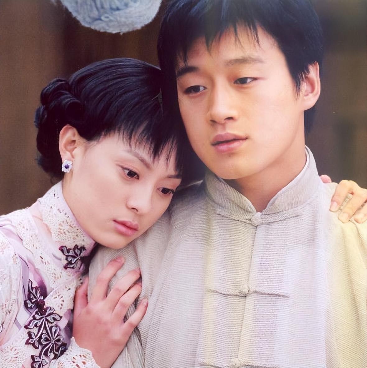 结婚第二年,蒋勤勤和陈建斌迎来了他们爱情的结晶——大儿子"小老虎"