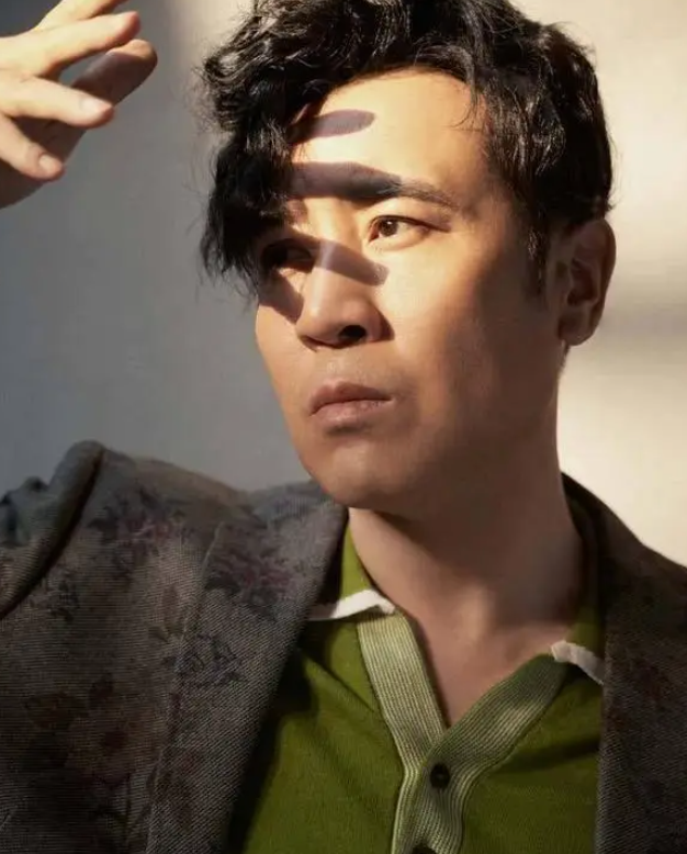 随着于和伟年龄的增长他也越来越明白,像自己这样庞大的家族,只有和才