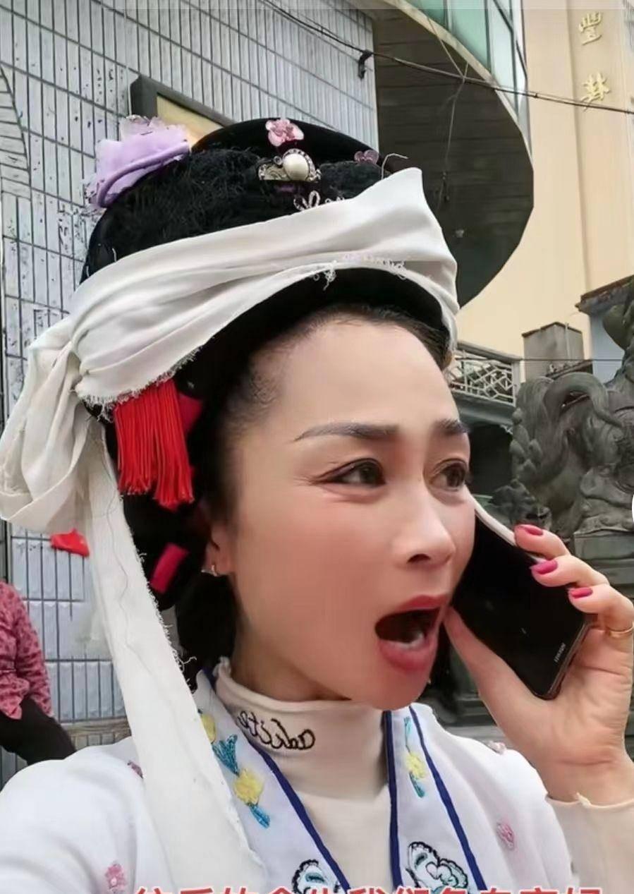 痛哭发自肺腑,只为送最后一程