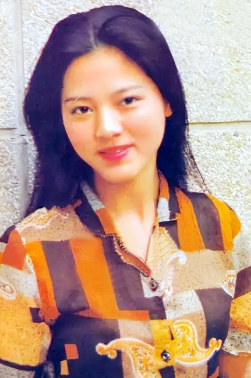 难怪王扶林导演非要把她化丑当年的她漂亮到欧阳奋强不敢看