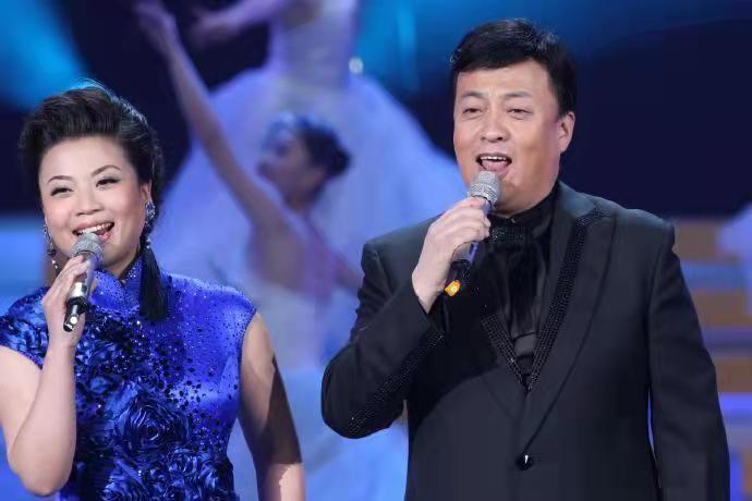 张也53岁未婚未育与吕继宏共同唱婚誓友情比爱情更坚固