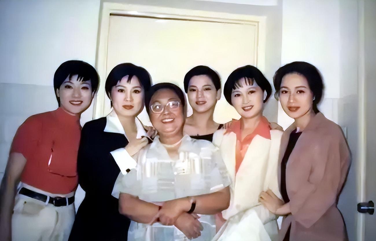 难怪王扶林导演非要把她化丑当年的她漂亮到欧阳奋强不敢看