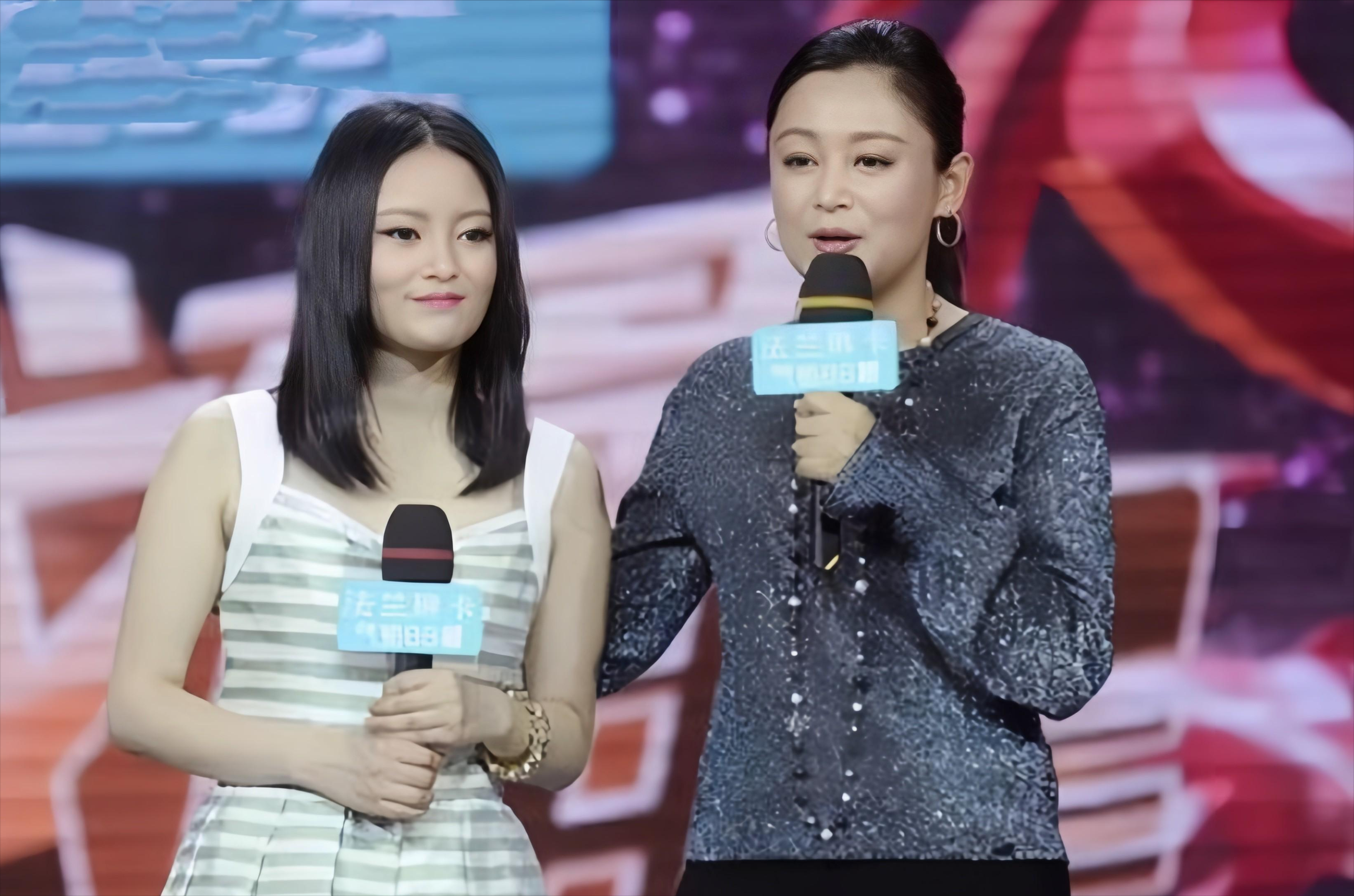 她的姑姑和姑父便是赫赫有名的陈红与陈凯歌.