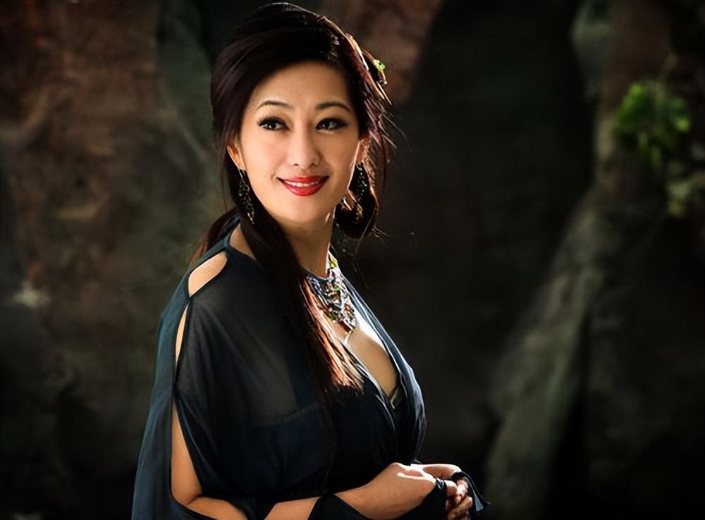 孟广美:从模特新星到好莱坞女星的璀璨之旅