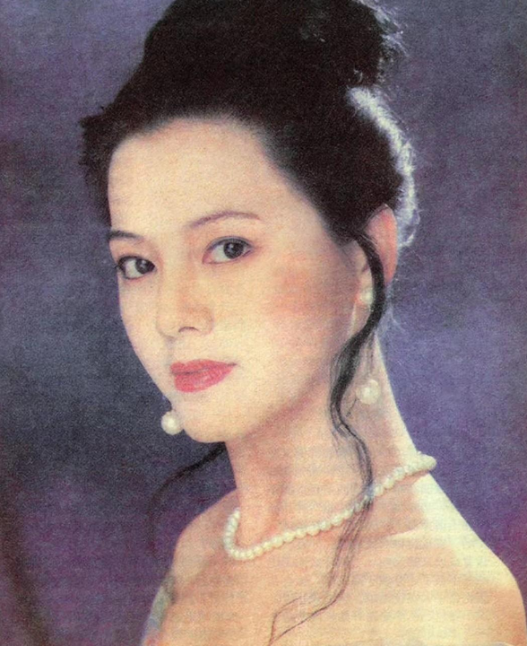 难怪王扶林导演非要把她化丑当年的她漂亮到欧阳奋强不敢看