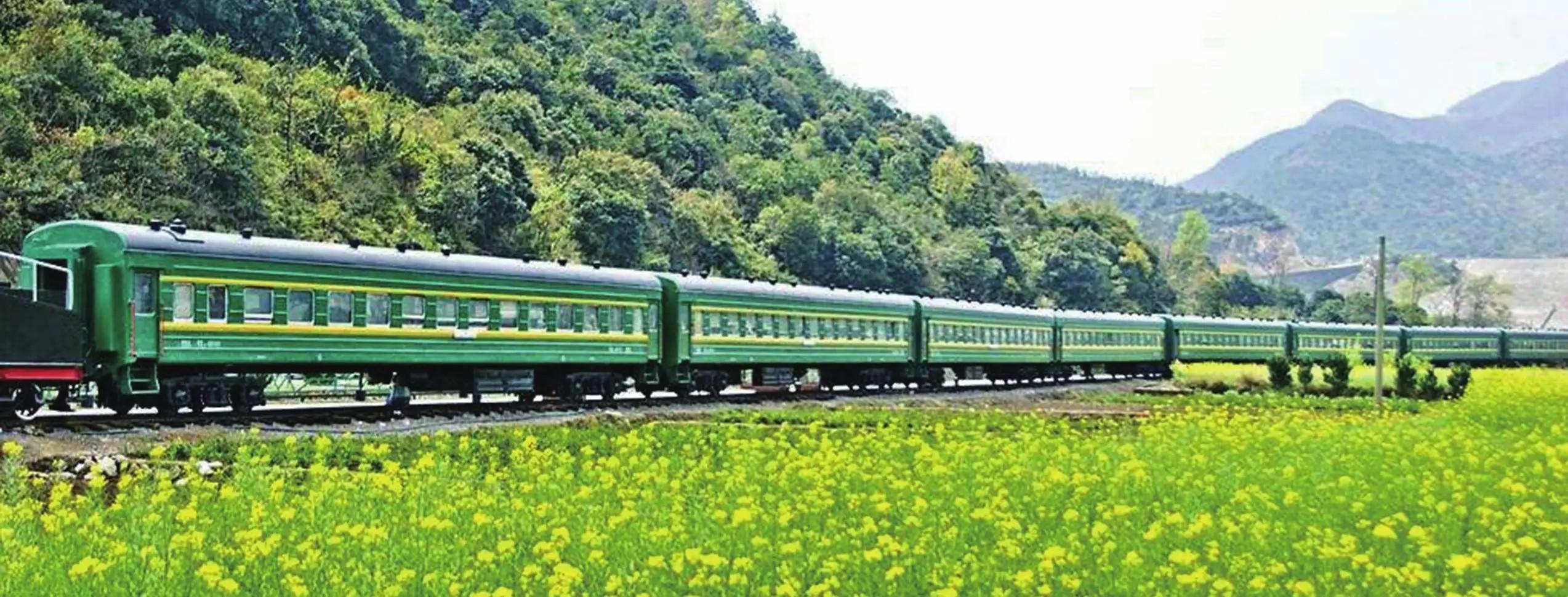 回顾:一天只剩两班车,绿皮火车正在消亡,它还能坚持多久?