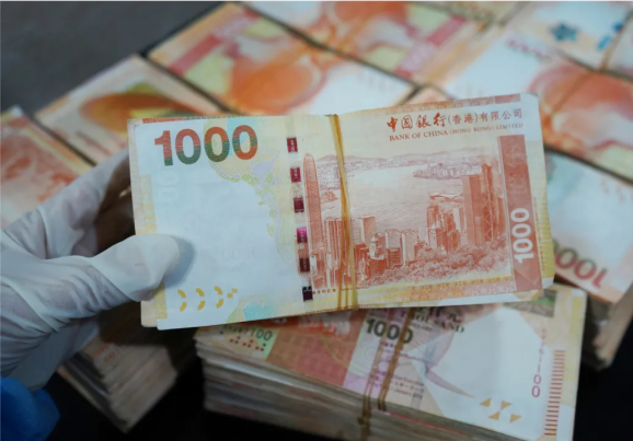 回顾香港是中国的领土为何用的是港币不能强制用人民币吗