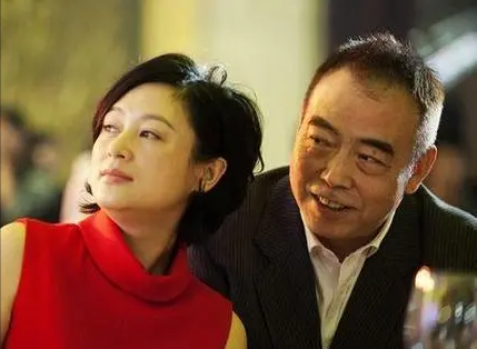 虽然这俩角色戏份都不多,不过陈旭这个演员在娱乐圈可是大有来头.