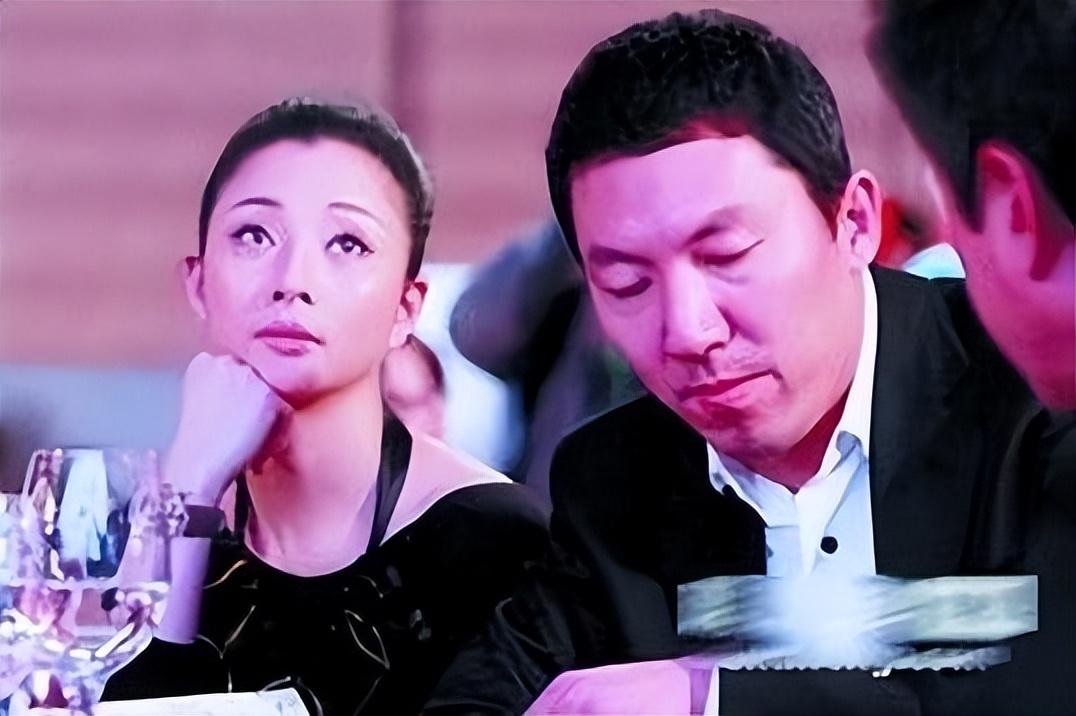 殷桃离婚14年至今仍单身无子女照顾父母晚年前夫锒铛入狱