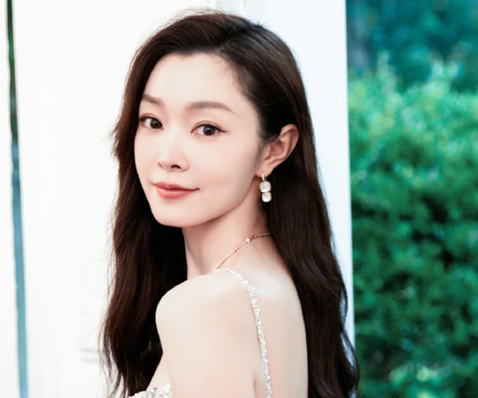 《今天的她们》热播,宋轶演技惊艳!恋情和春晚事件成网友热议焦点.