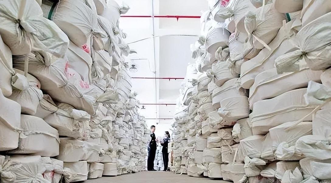 回顾中国每年需进口上吨棉花却将大量新疆棉出口为什么