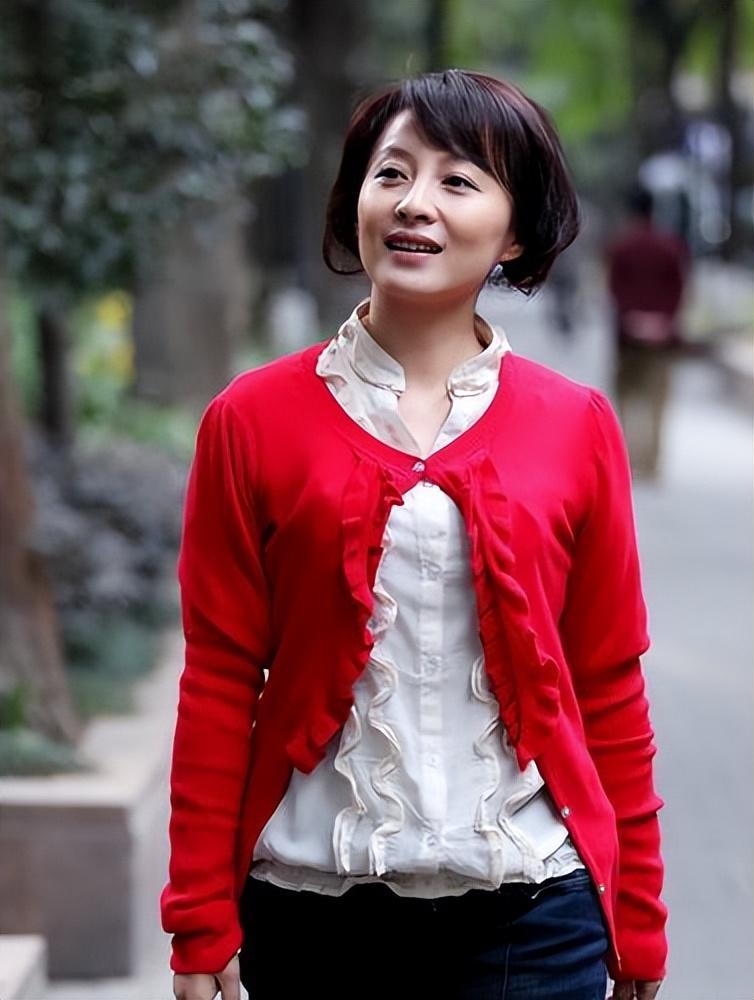 回顾演员徐露嫌丈夫不好看婚后不要孩子今和19岁女儿似姐妹