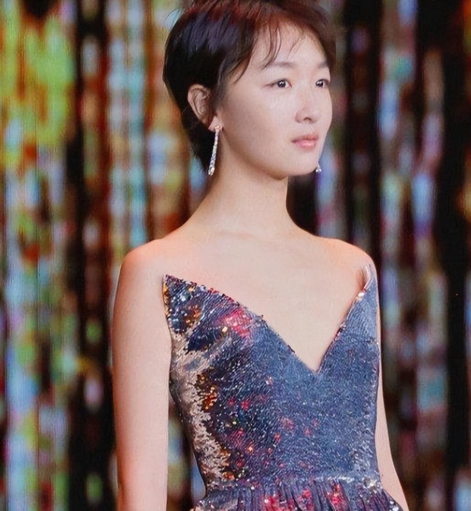 撞衫不可怕谁丑谁尴尬刘亦菲周冬雨同款造型颜值差距高下立见