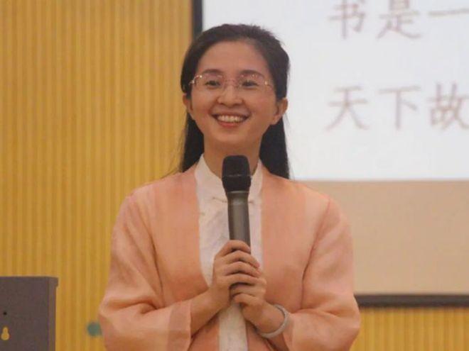 旗袍校长胡红梅从才女到无耻小偷只因抄得太狠