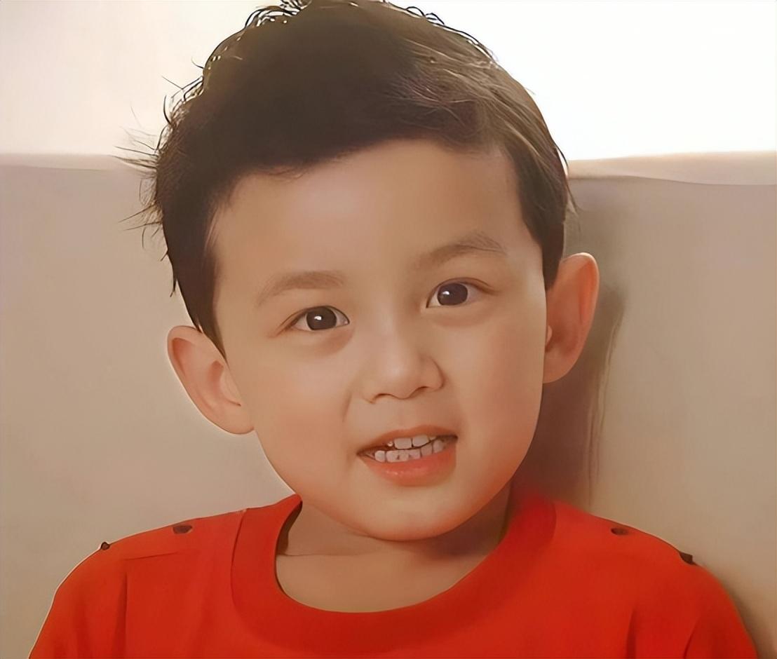 8位童星现状对比吴磊成顶流张一山陷入困境他彻底消失