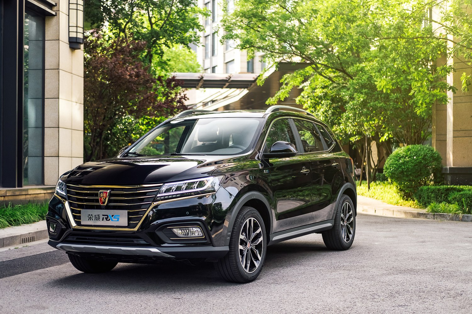 诠释性价比!被人忽视的国产好品牌,荣威的suv值得入手!