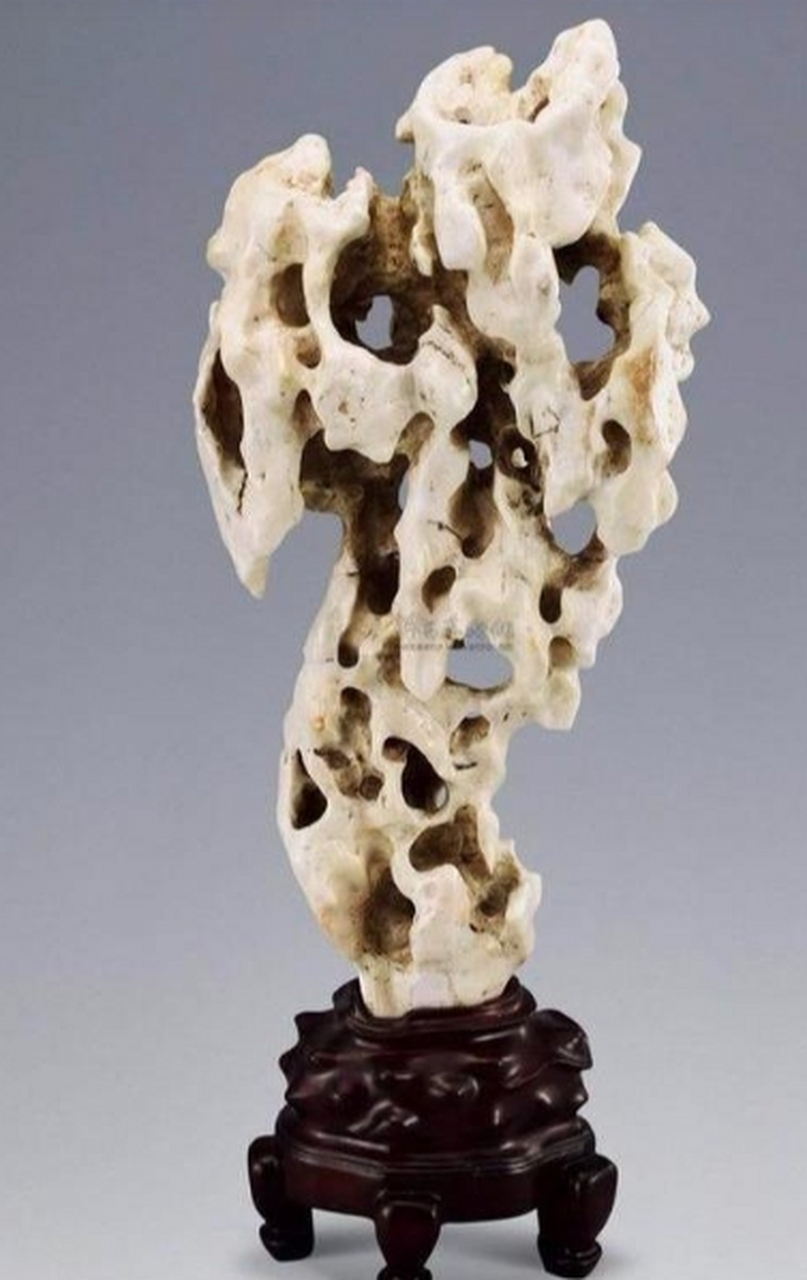 点击头像看直播# #奇石摆件#房山太湖石,也称北太湖石,产于北京市