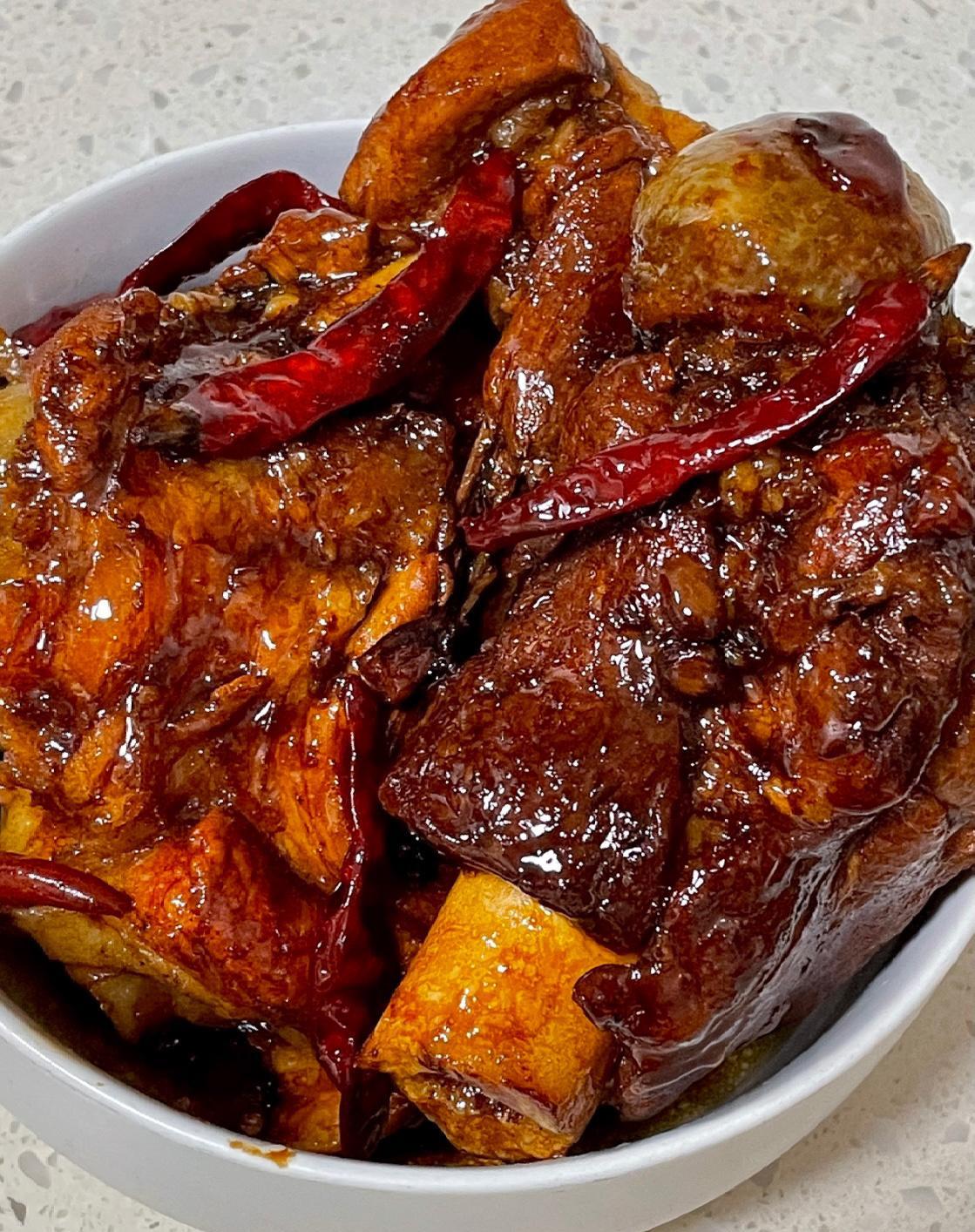 干辣椒,几颗冰糖,生抽,老抽,红烧大骨头图片蜜汁红烧大棒骨富强大骨棒