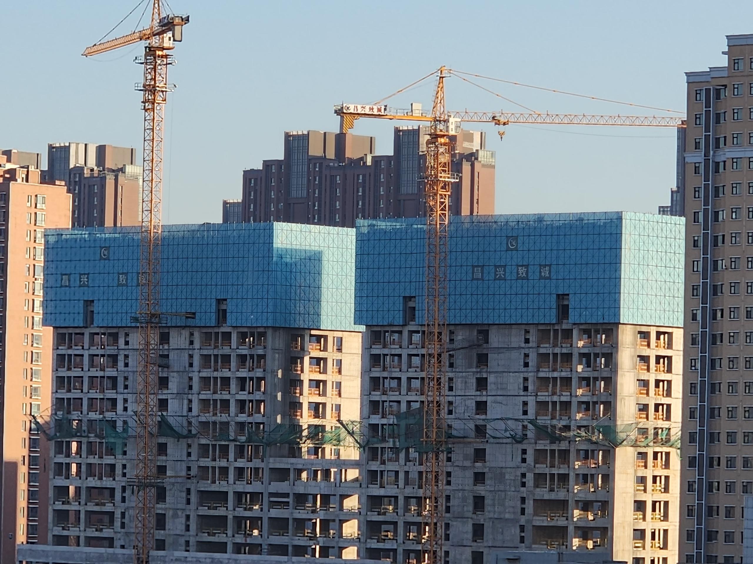 外架冲孔钢板网是高效多功能的建筑材料,坚固耐用,防腐抗蚀,通风透光