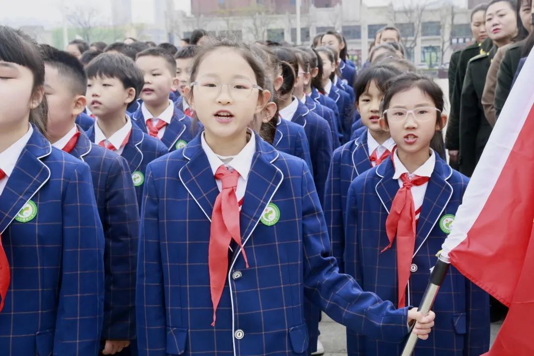 信阳市羊山外国语小学:清明祭英烈,吾辈当自强