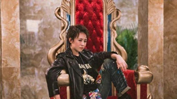 马丽男人装封面大片
