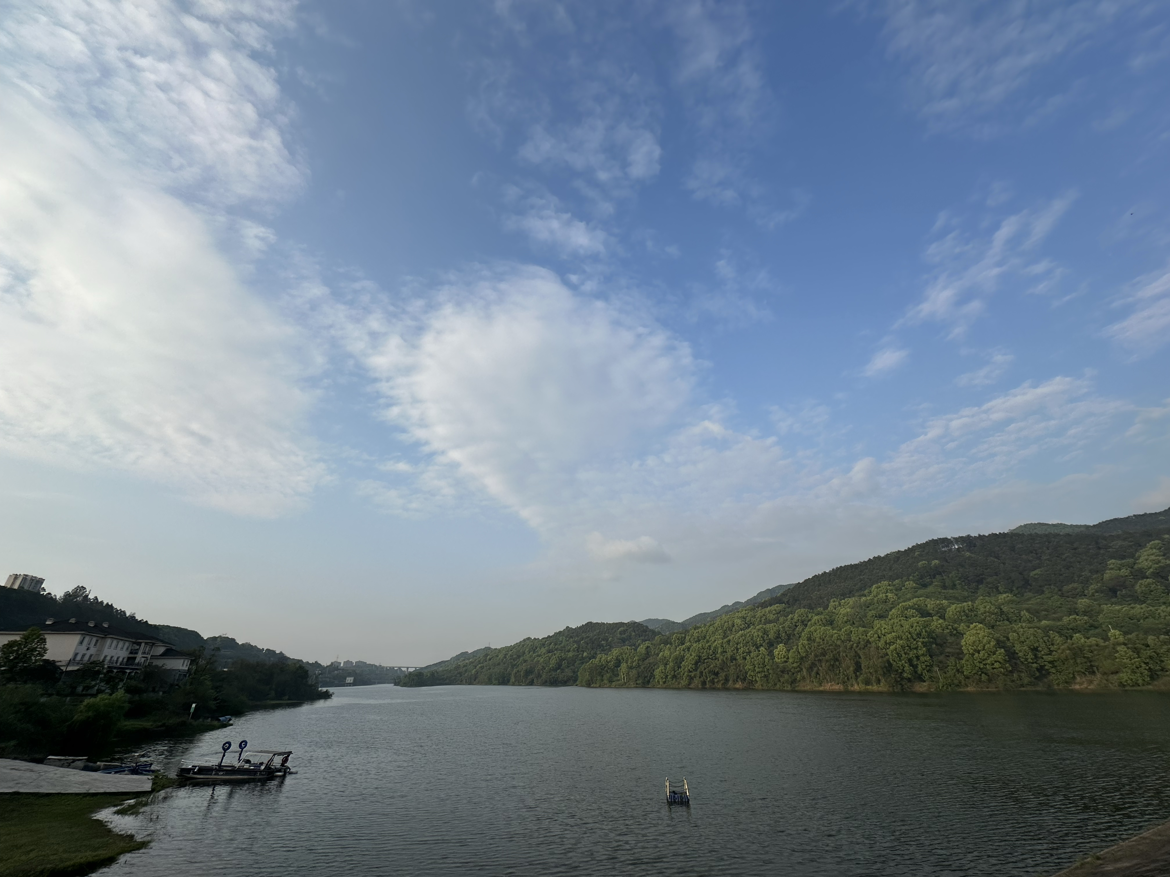 4月8日下午,我来到重庆科学城的石板镇的水库……这个水库风景还行