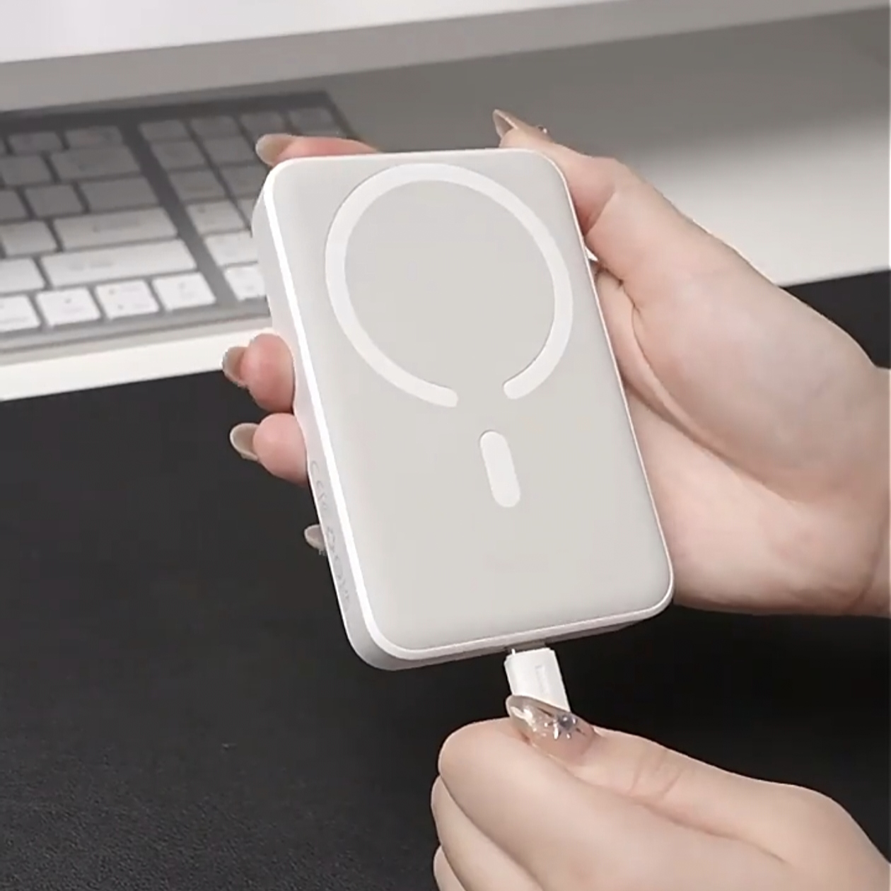 倍思磁吸充电宝评测:20w快充,小巧便携,强力磁吸,智能温控