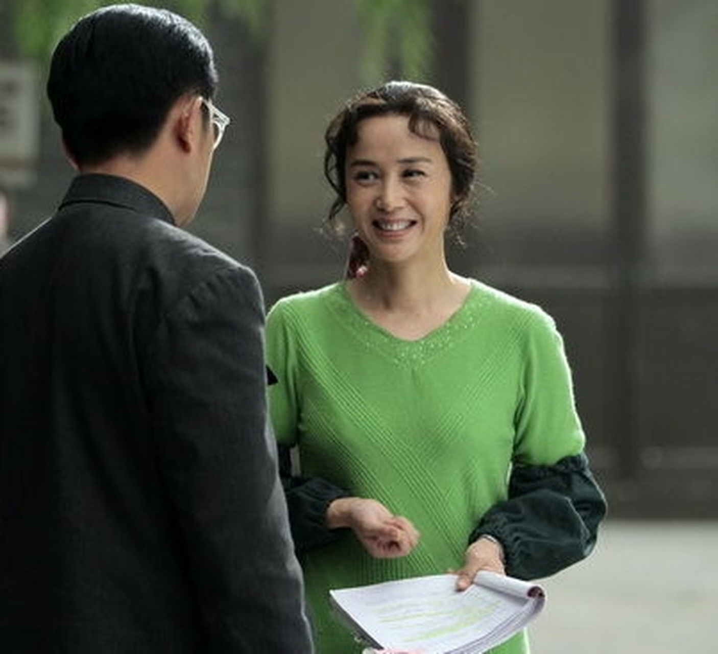 蒋雯丽在《娘要嫁人》中尽显成熟女性魅力