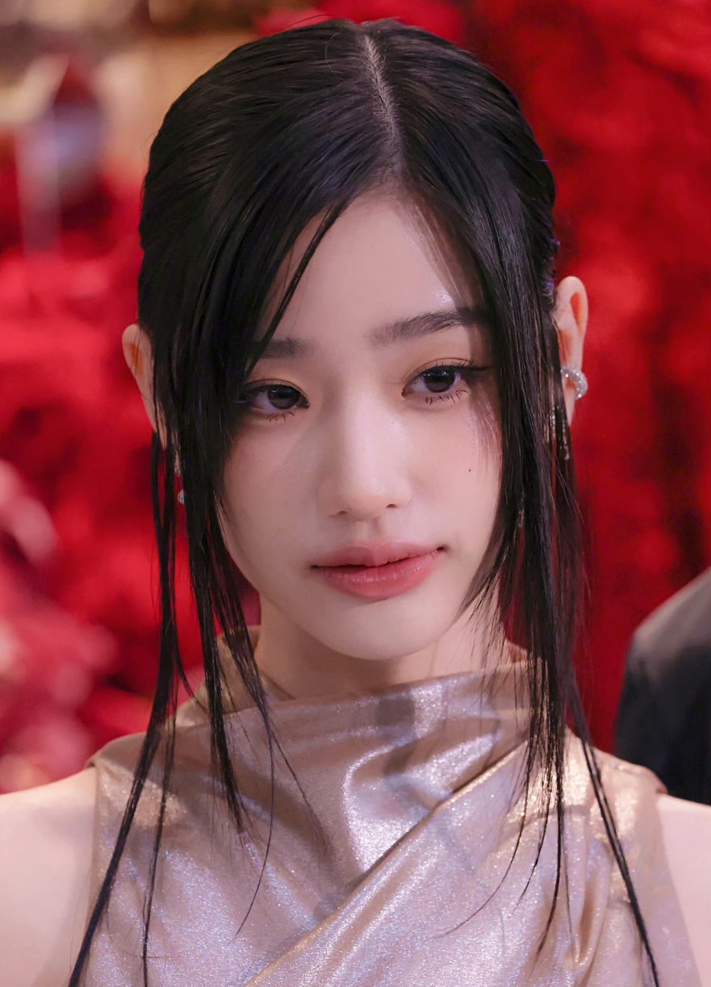 1强调眉眼 2眼部睫毛眼线必化 3弱化鼻子 4嘴唇选淡系