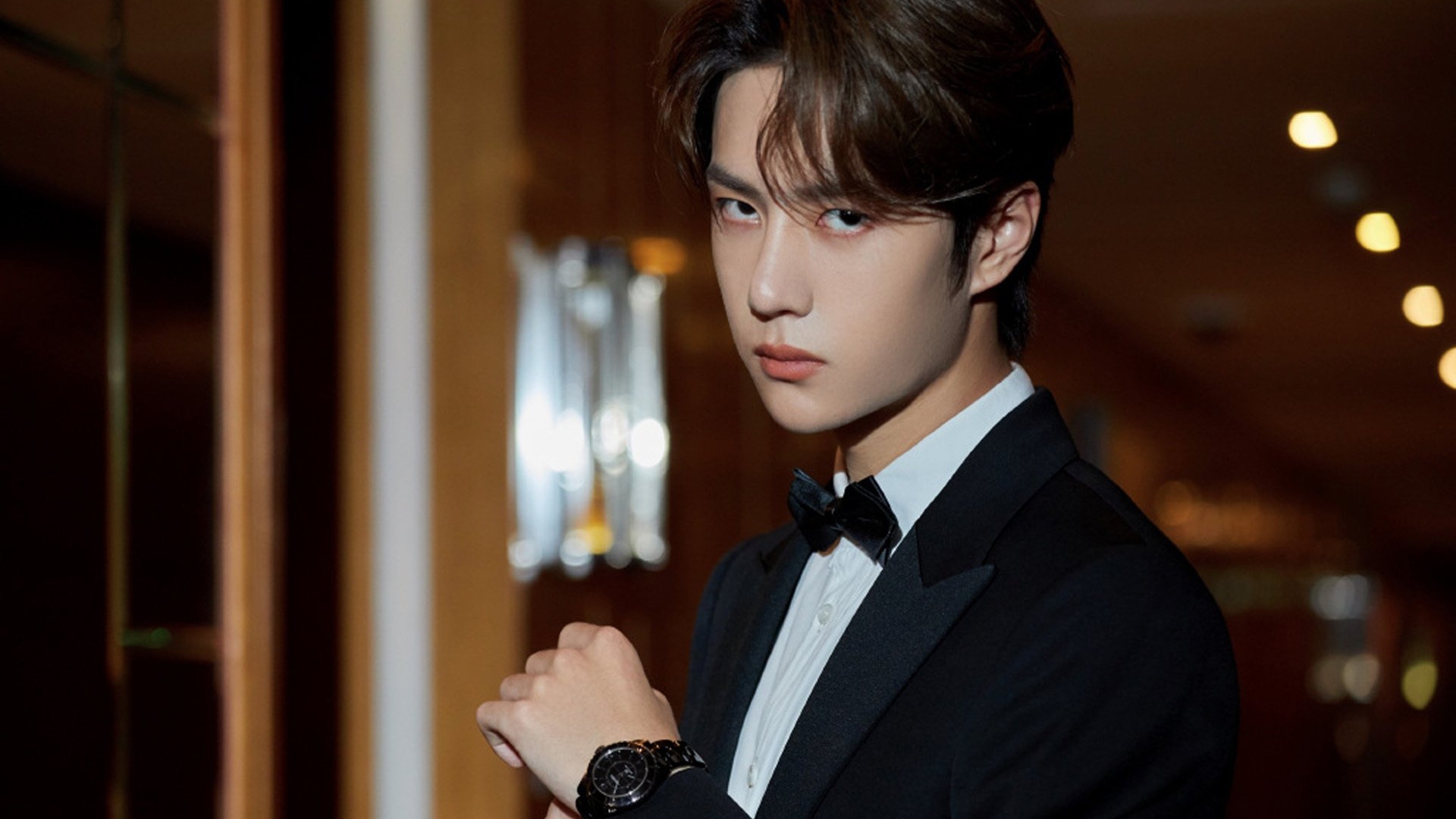 王一博托姐公开秀恩爱:娱乐圈的金童玉女,甜蜜撒糖"引发热议"