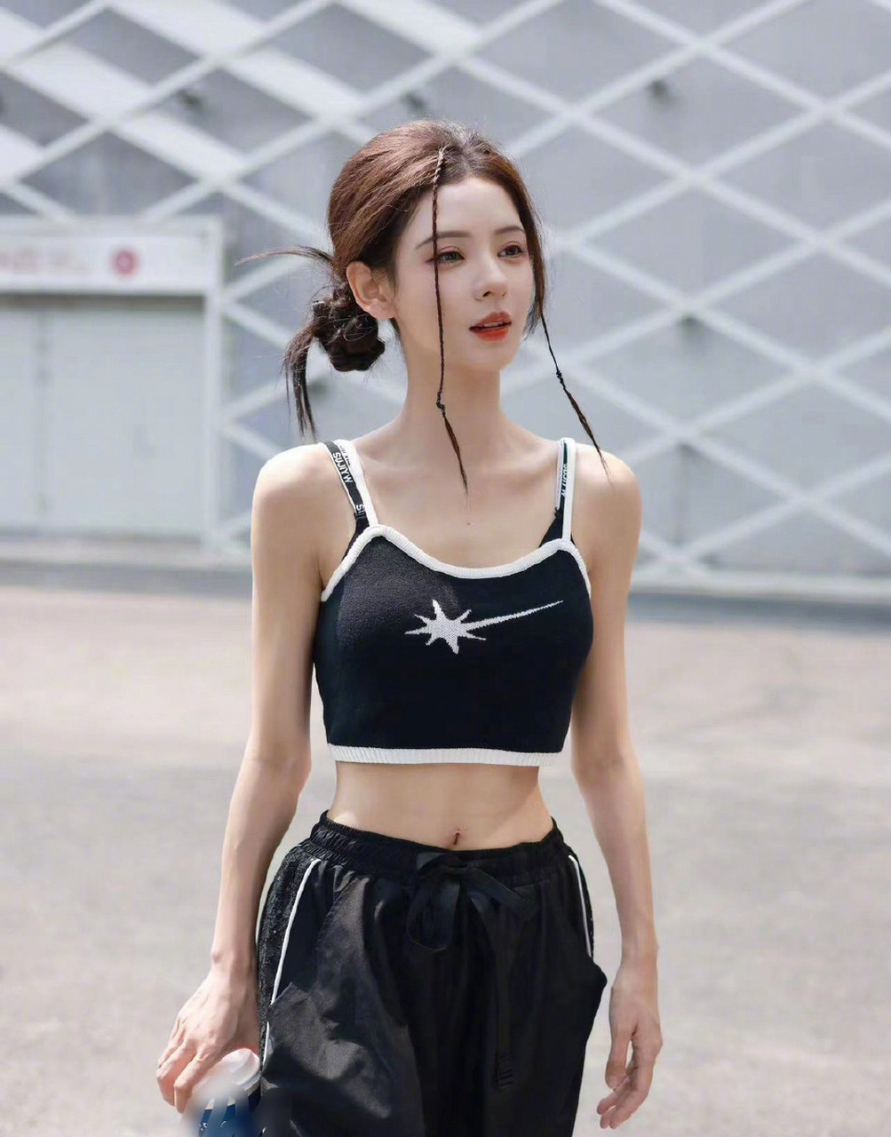 张予曦,腰和脸一样宽又被姐瘦到了