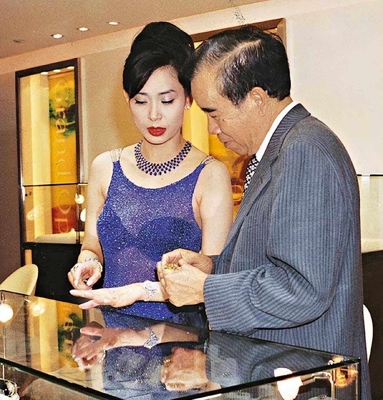 邝美云从贫民窟女孩到香港女富豪她说女人的贵人是自己