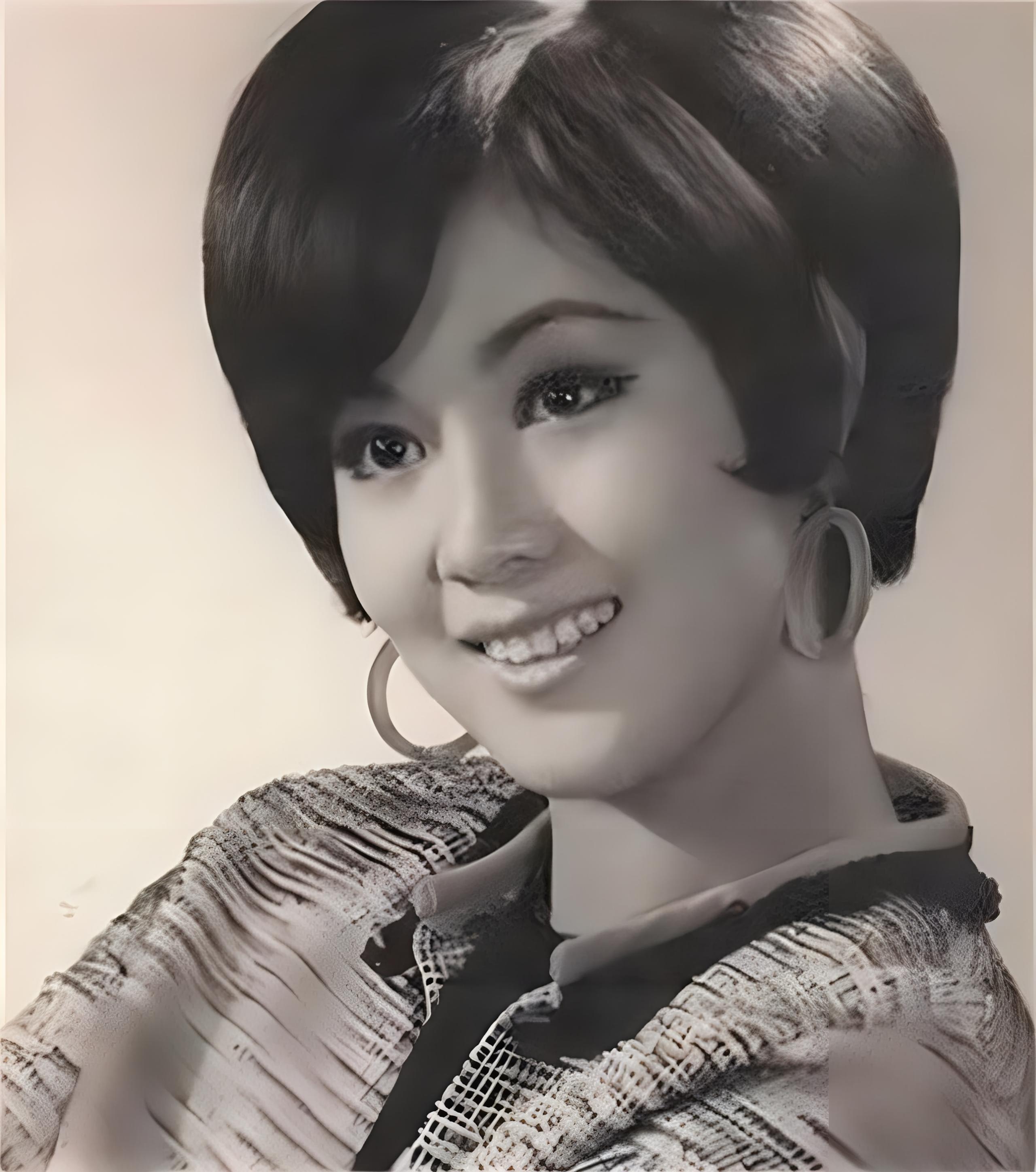 隐忍43年为大局不离婚丈夫去世后继承70亿财产被称最强原配