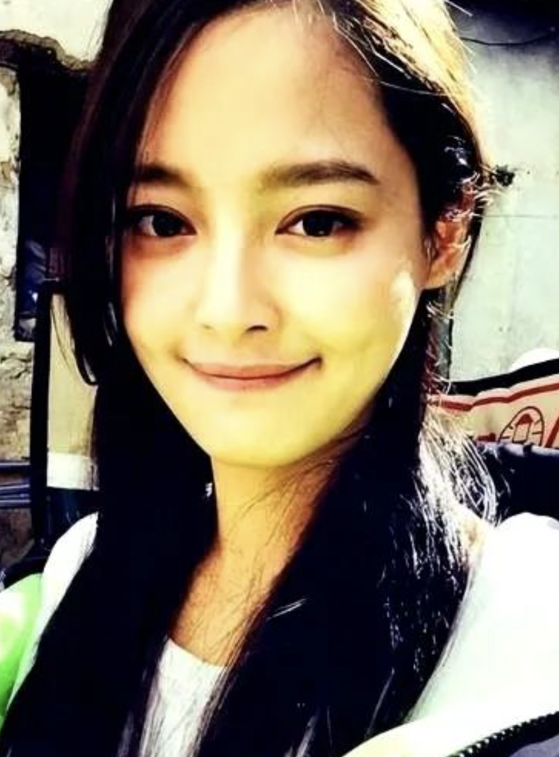 辛芷蕾出生于1986年,她的童年生活过得一点也不幸福.