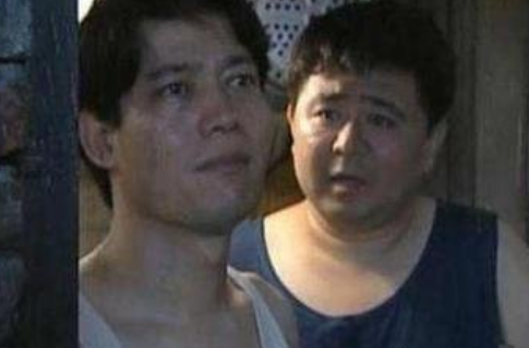 2006年,情景喜剧《地下交通战》火了一把,鲍大志饰演的孙友福掌柜也被