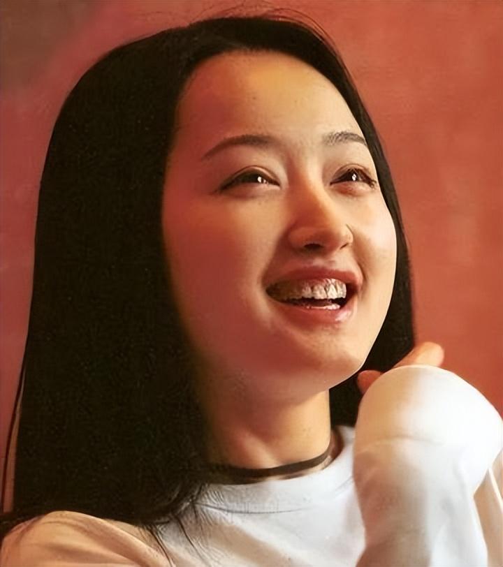 杨钰莹不但歌唱得甜,她一样唱得甜,杨钰莹的长相曾迷倒万千少男