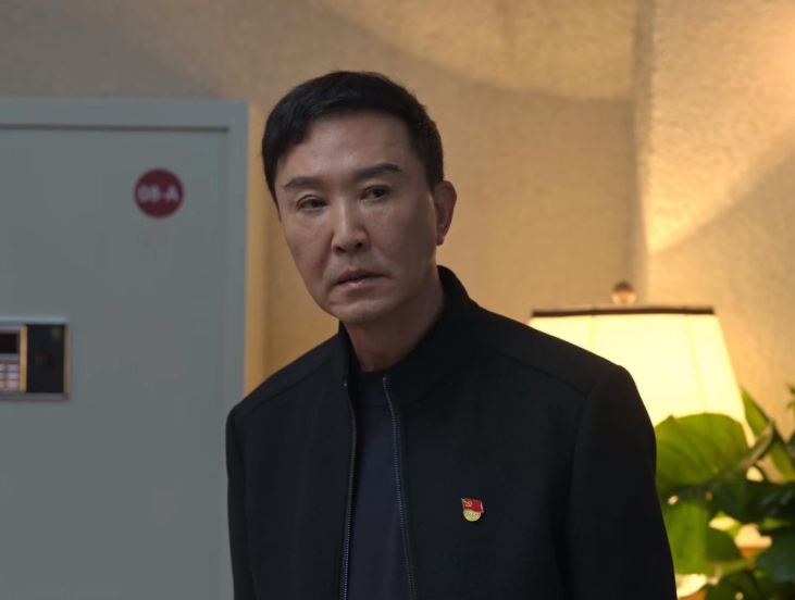 回顾潜伏路人逆袭成大明星盛乡出狱变化太大