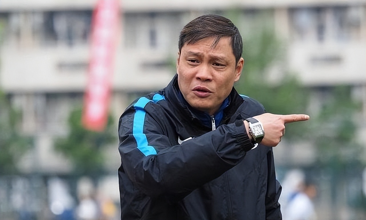 能把范志毅从娱乐圈拉回来 也只有上海申花这样豪门帅位 才打动他