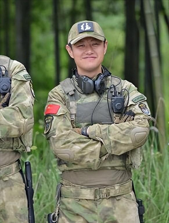 39岁的赵荀从李二牛爆改成花美男他的骨盆用3颗钉子挂在腰上