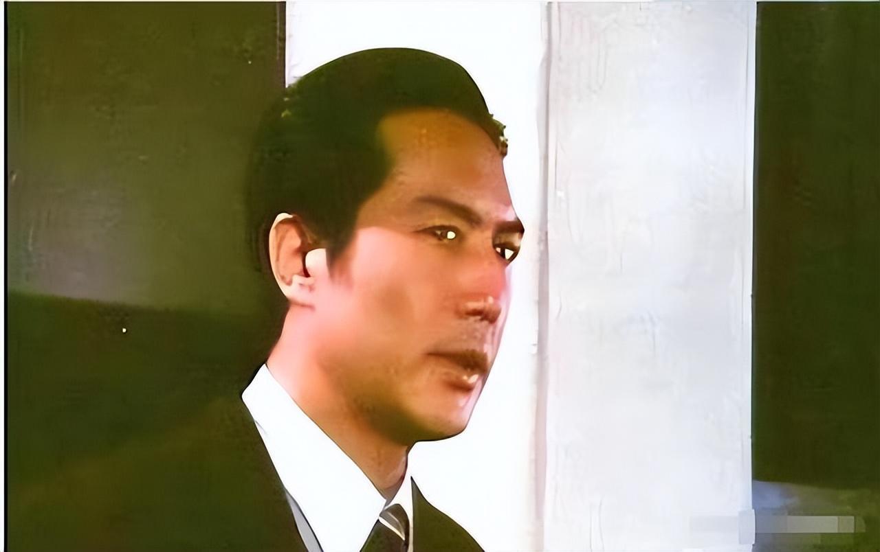 2009年,他参演了一部反映抗日战争的剧集《黎明前的暗战》.