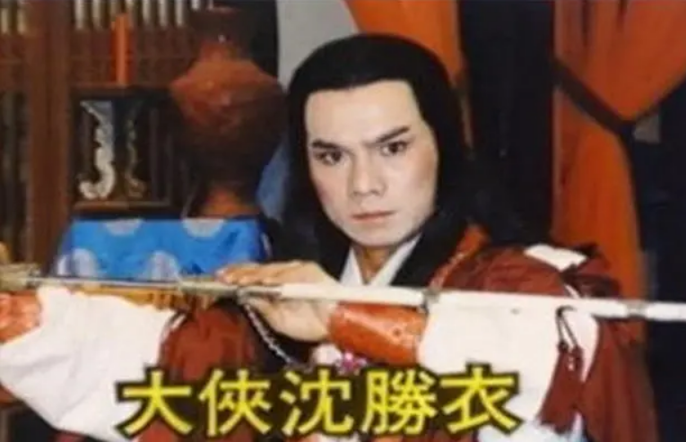 退圈后的张振寰,因投资不善赔光了所有的积蓄,曾靠领取救济金生活,后