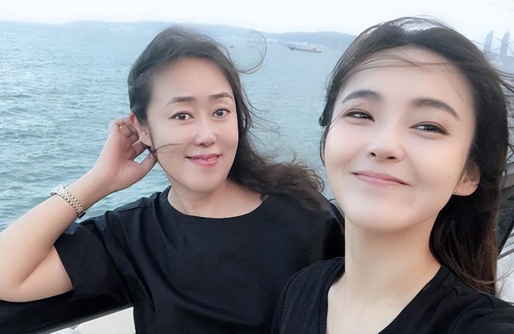 20岁演妇女34岁演学生两年接18部剧为母买房她苦尽甘来了