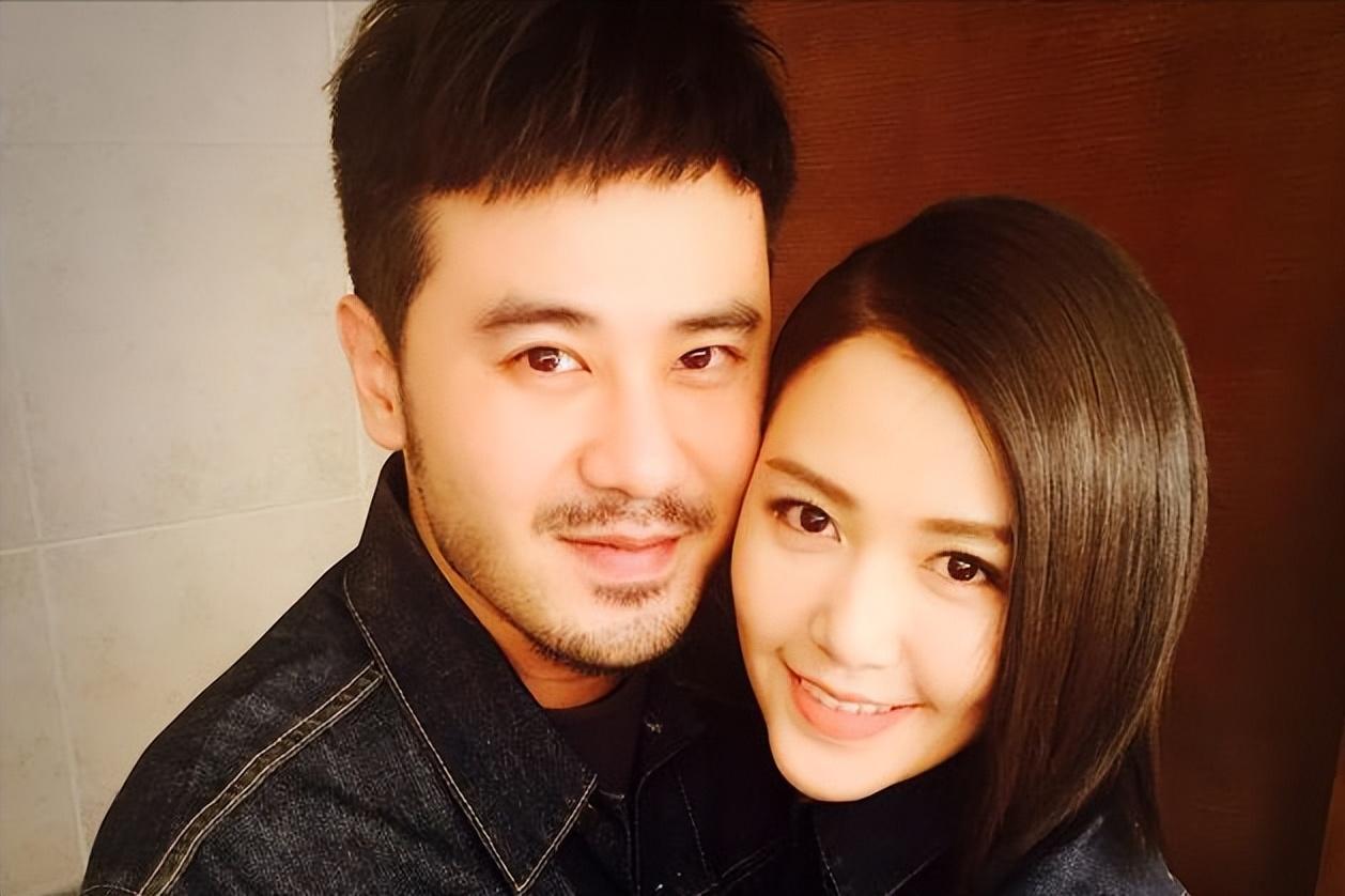 他被称不老男神妻子是著名歌手谭维维今40岁无儿女令人遗憾