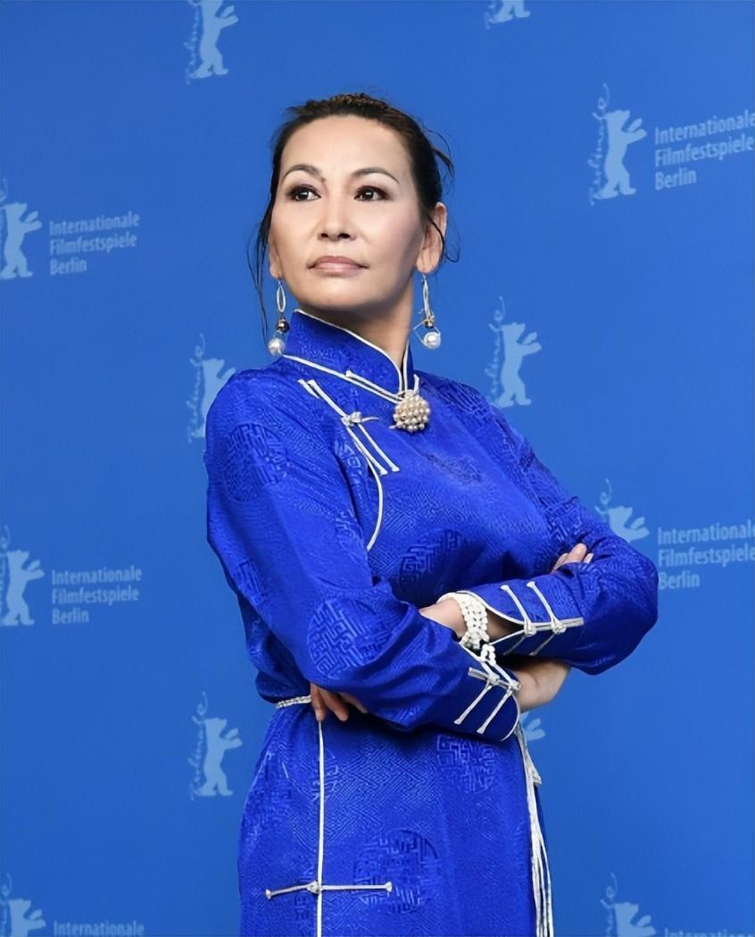 回顾影后艾丽娅:出道38年58岁成"婆婆专业户",丈夫也是老戏骨