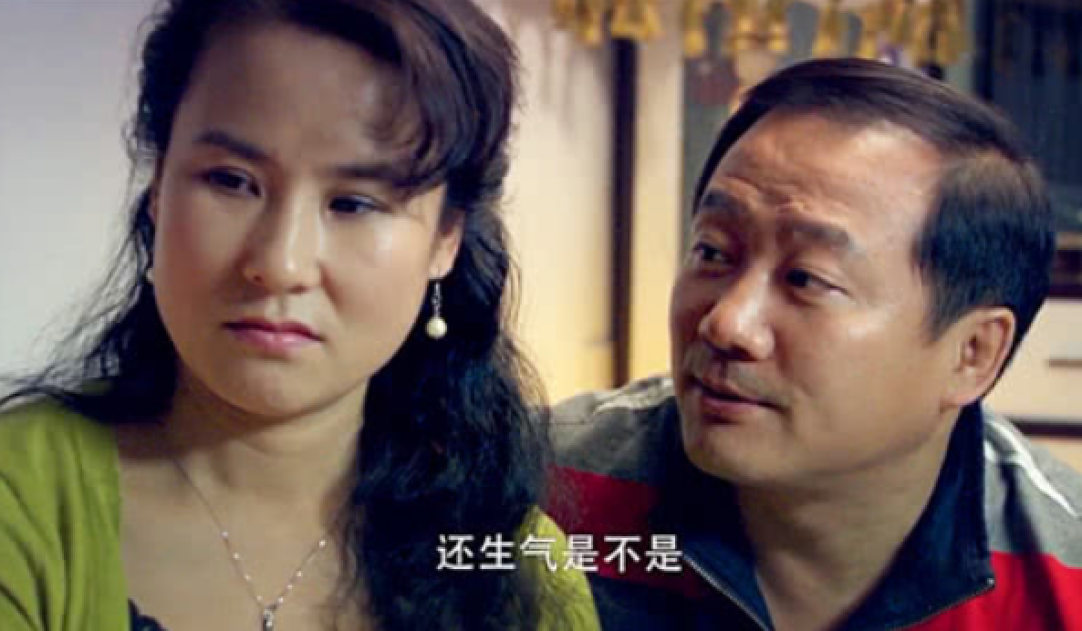 感情上的唐鉴军有过两段婚姻,第一任妻子是孙小雨,18岁的时候嫁给他