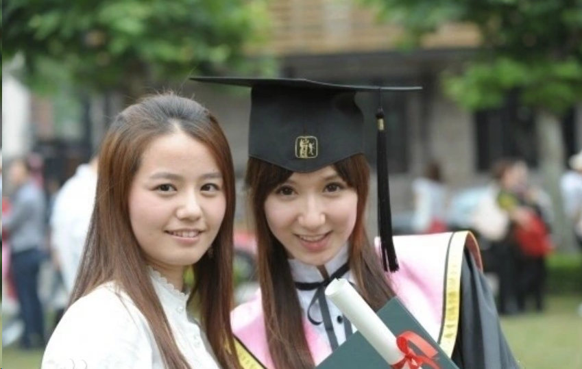 回顾娄艺潇但这么多年干嘛了再出现时竟然要大露特露